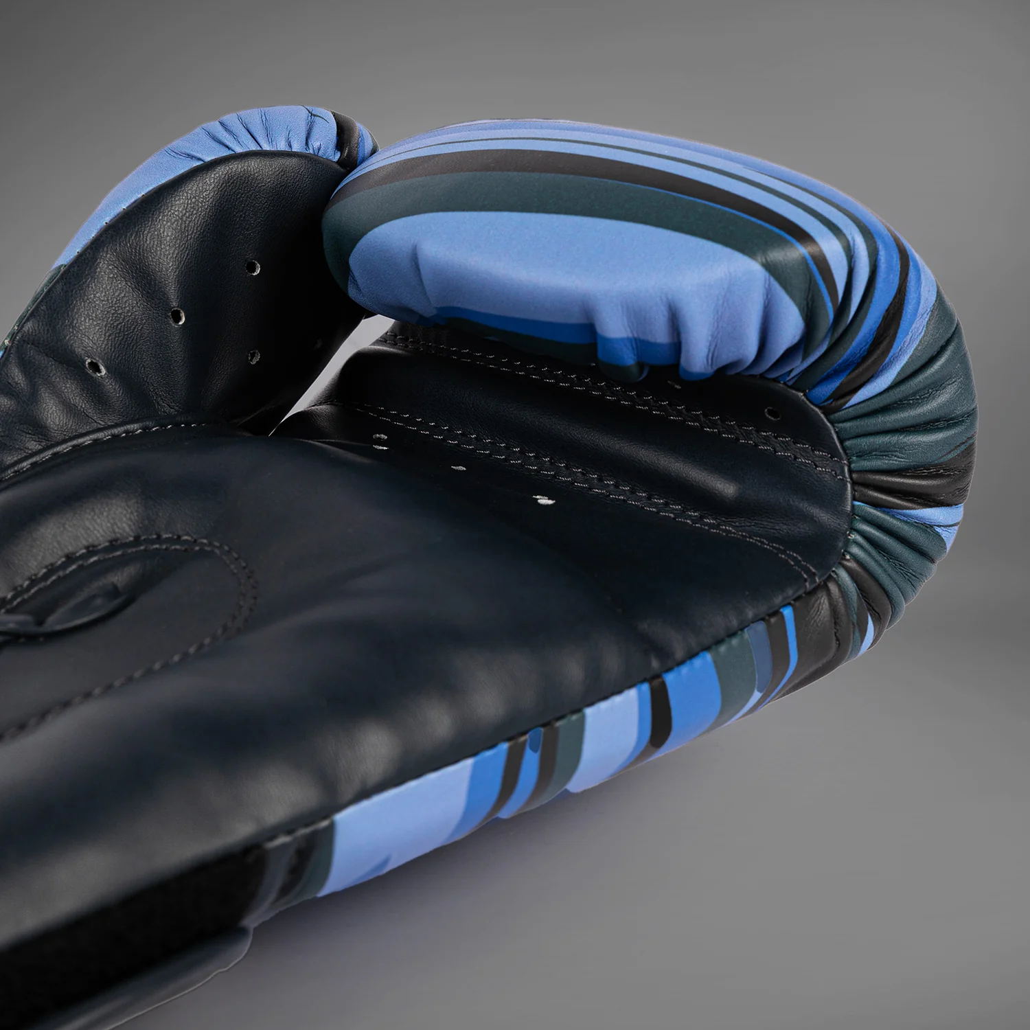 Venum Abyss Boxing Gloves - Shadow Blue - Image 5