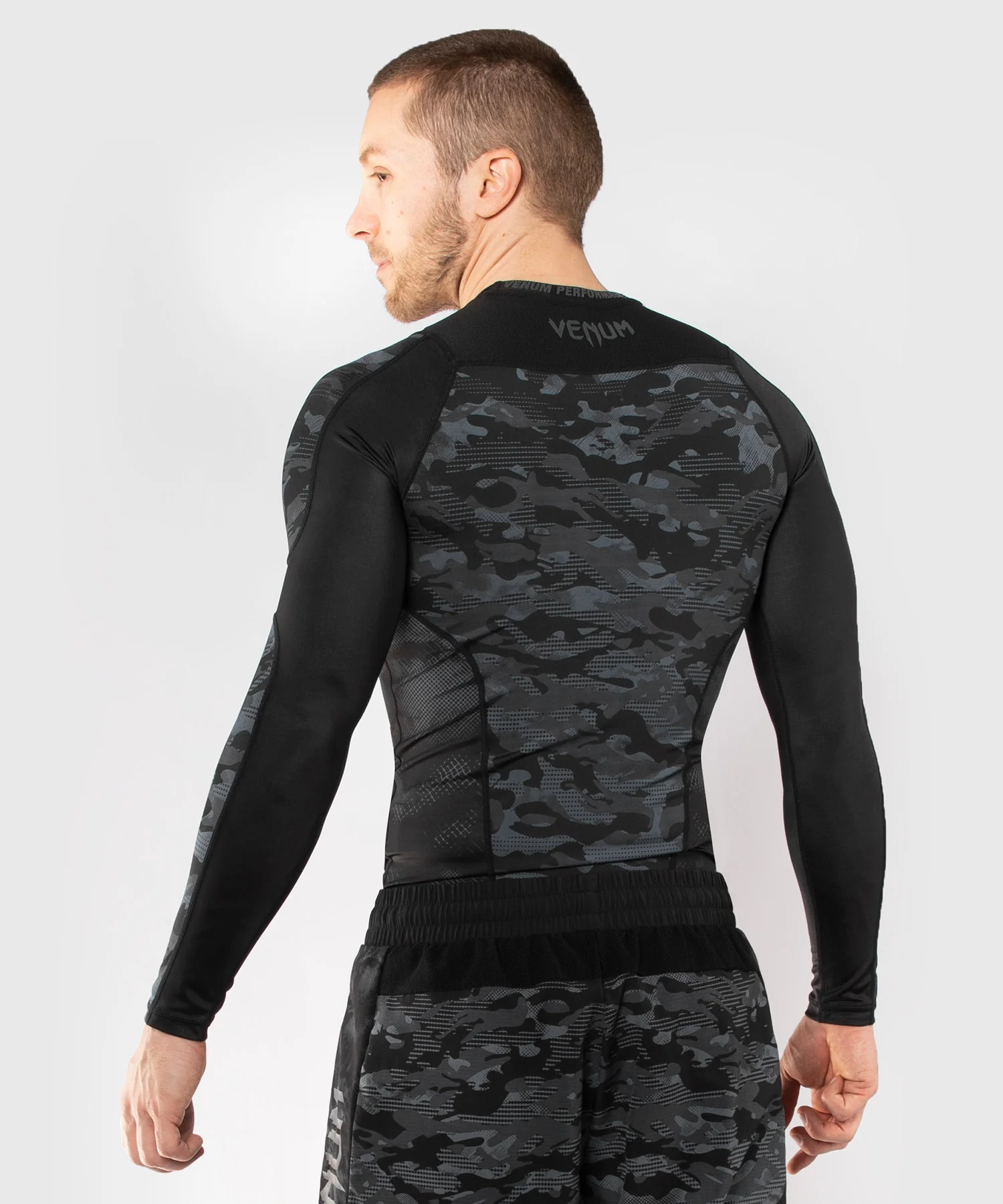 Venum Defender Rashguard - Long Sleeves - Dark camo - Image 3