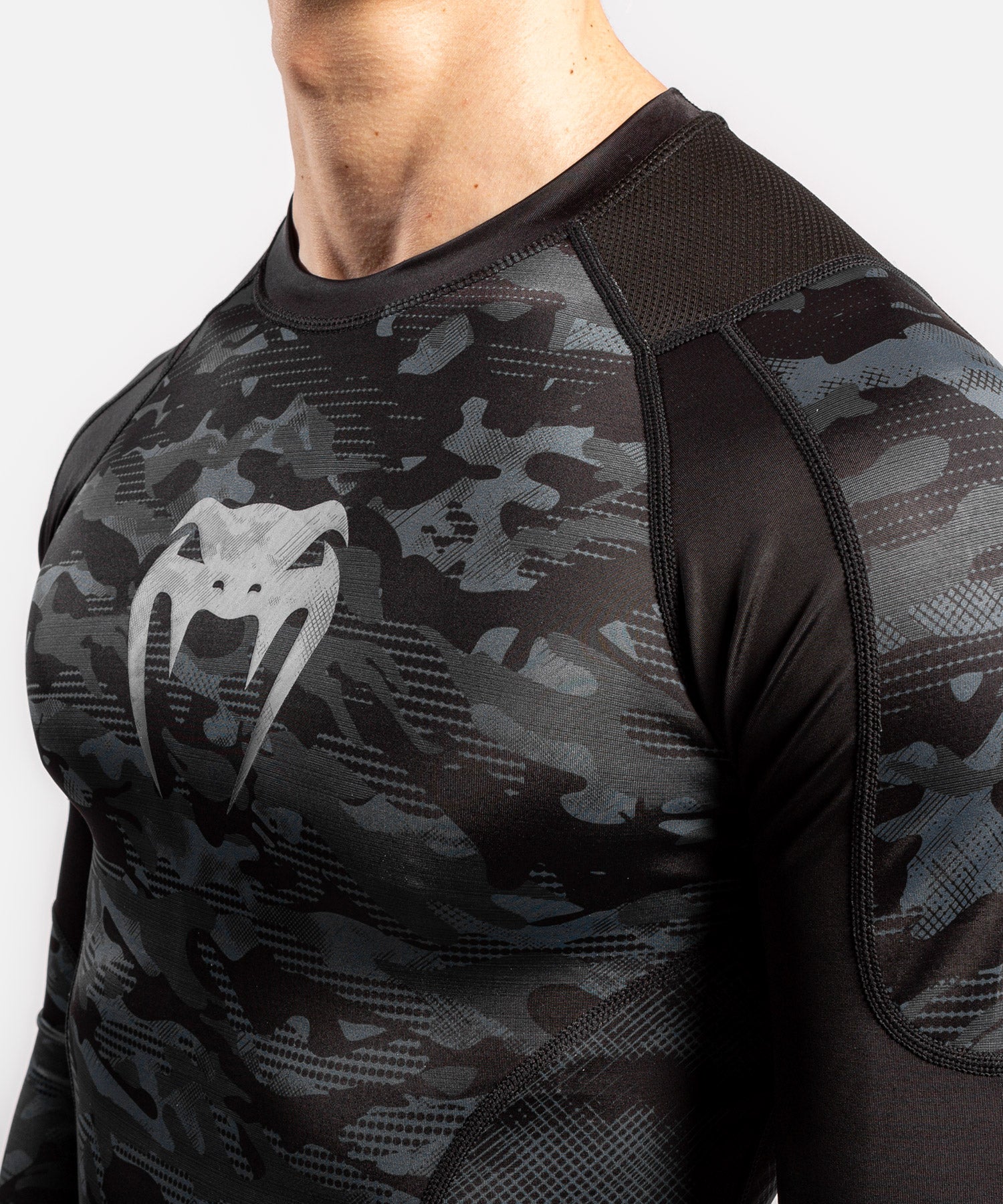 Venum Defender Rashguard - Long Sleeves - Dark camo - Image 5