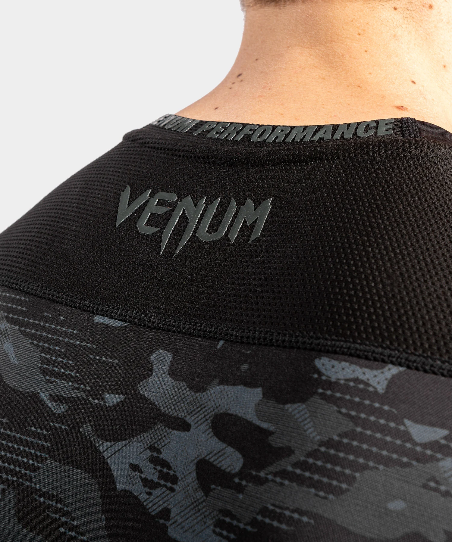 Venum Defender Short Sleeve Rashguard - Dark camo - Image 6