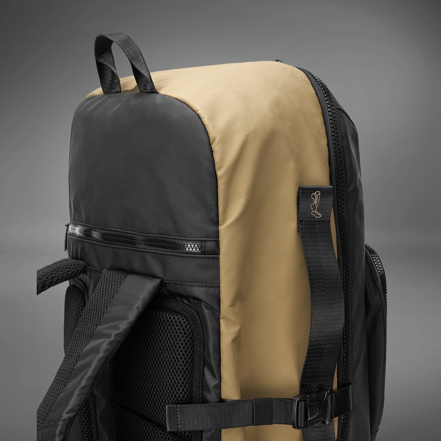 Venum Evo 2 Xtrem Backpack - Black/Sand - Image 4