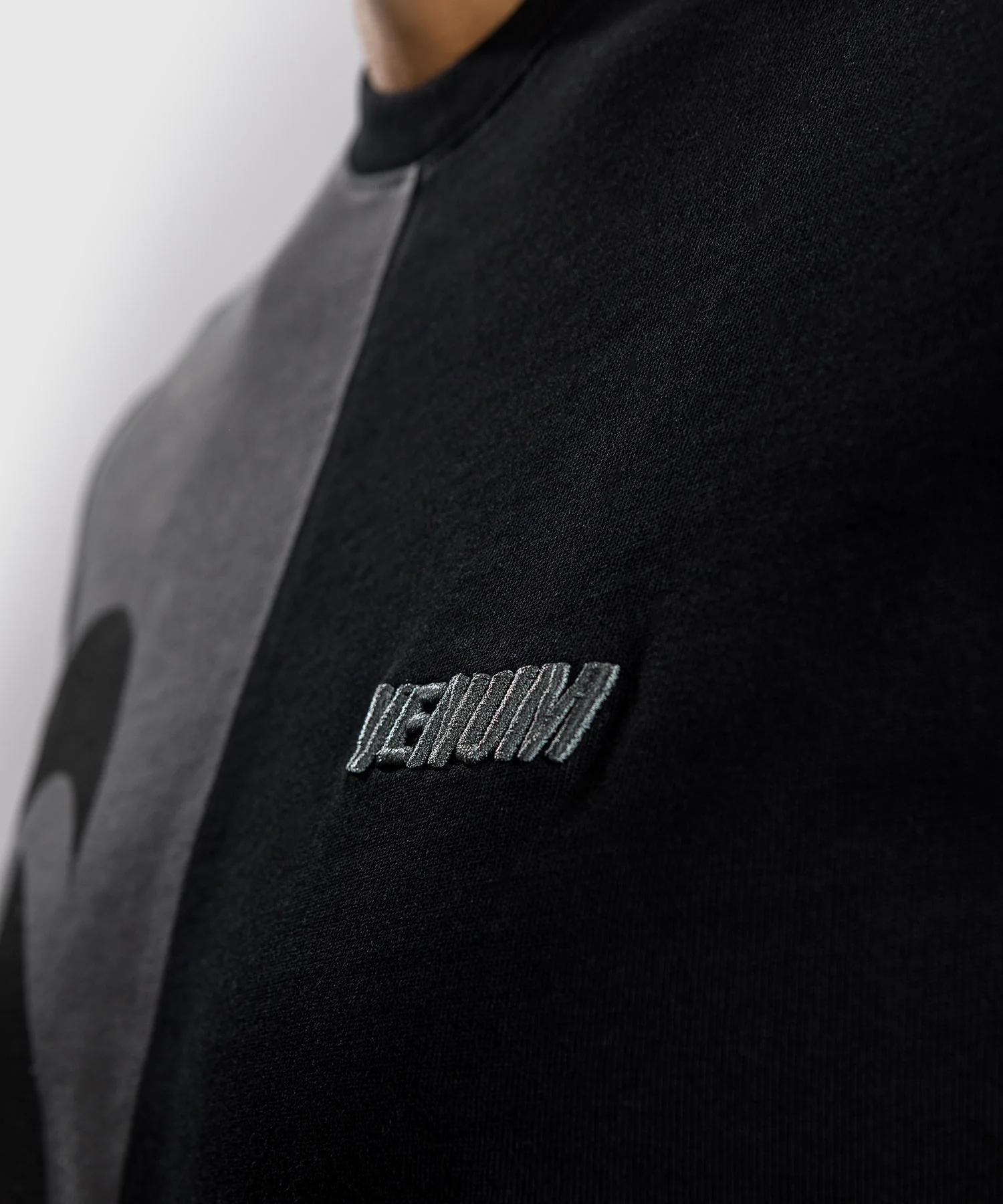 Venum Giant Split T-Shirt - Black/Grey - Image 6