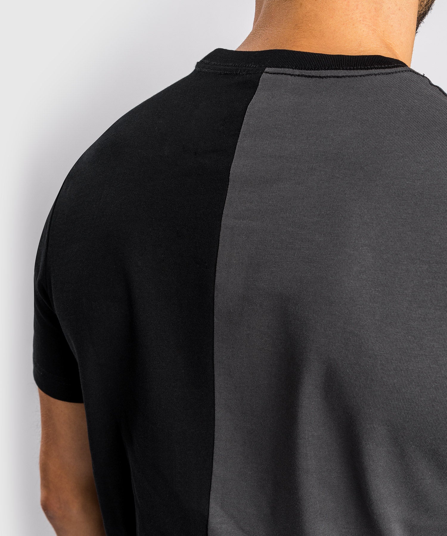 Venum Giant Split T-Shirt - Black/Grey - Image 7