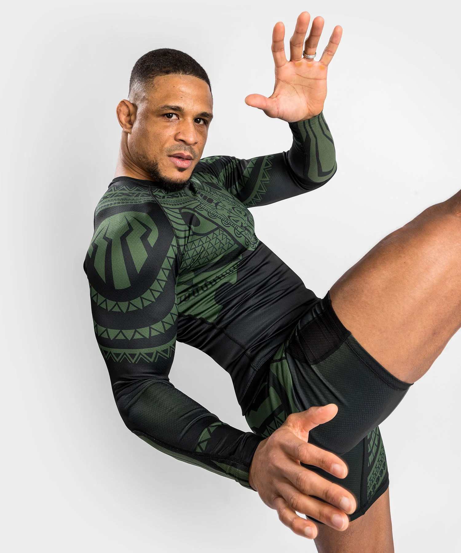 Venum Nakahi Rashguard - Long Sleeves - Black/Khaki - Image 3