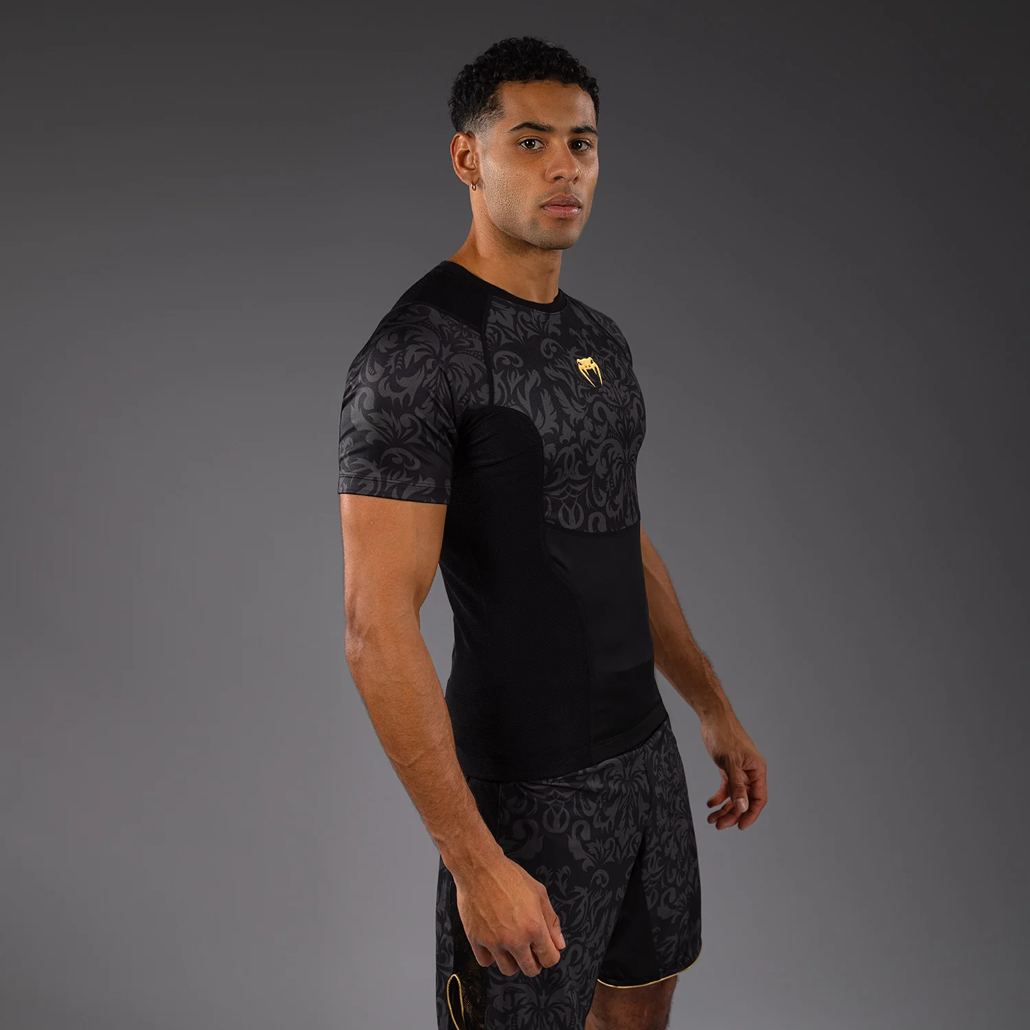 Venum x Topuria Unmatched Edition Short Sleeve Rashguard - Black/Gold - Image 3