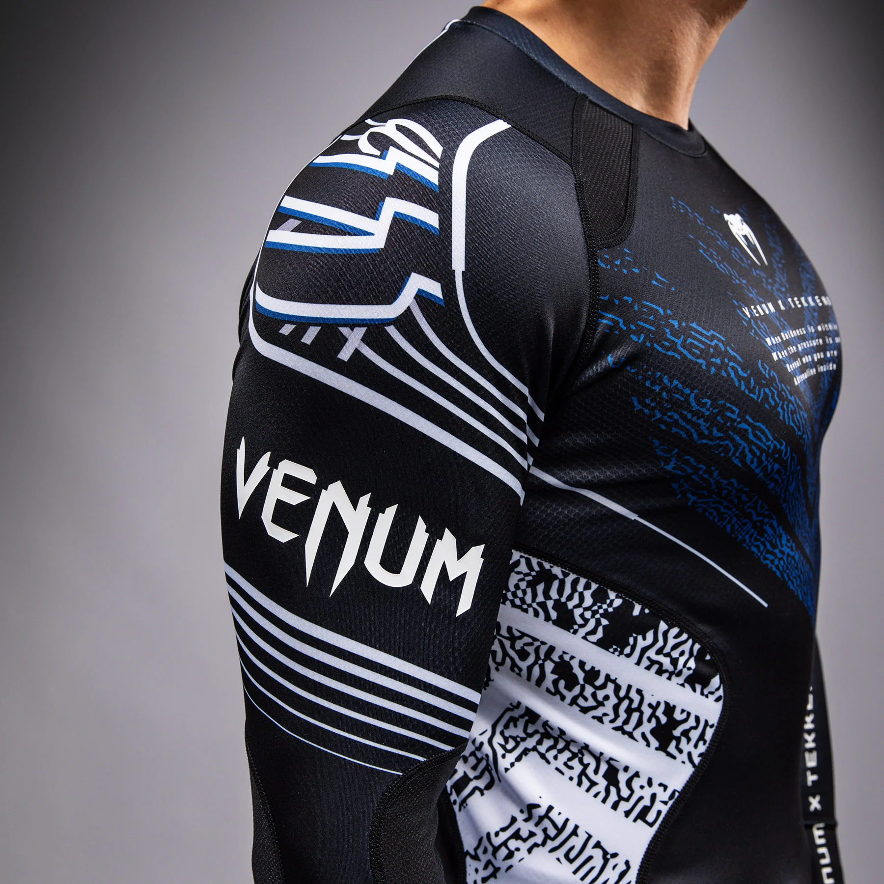 Venum x TEKKEN 8 - Jin Kazama Rashguard - Blue/Black/White - Image 7
